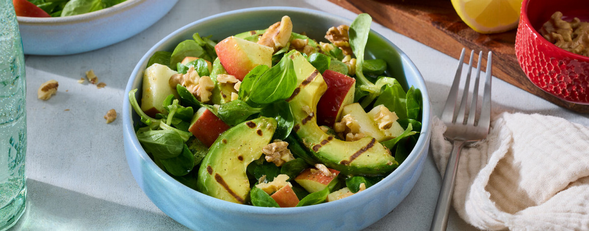 Feldsalat mit gebratener Avocado und Walnüssen für 4 Personen von lidl-kochen.de