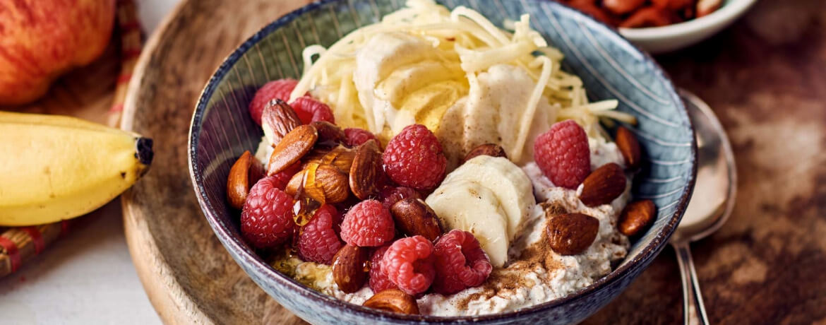 [Schnell &amp; einfach] Haferflocken-Müsli mit Apfel, Banane und Himbeeren ...