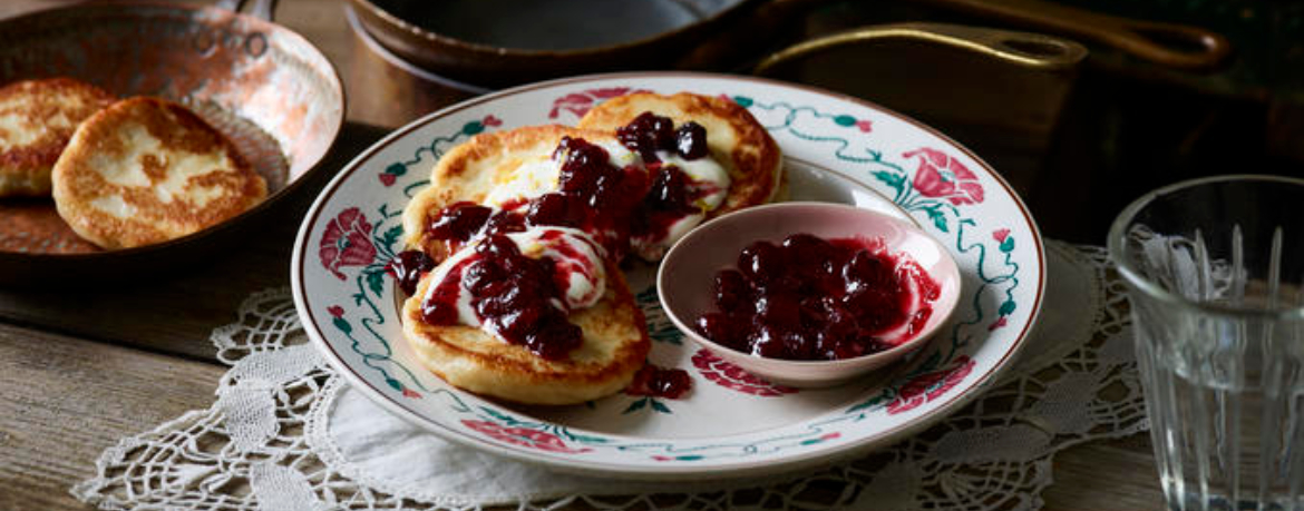 Syrniki mit Schmand und Preiselbeeren für 4 Personen von lidl-kochen.de