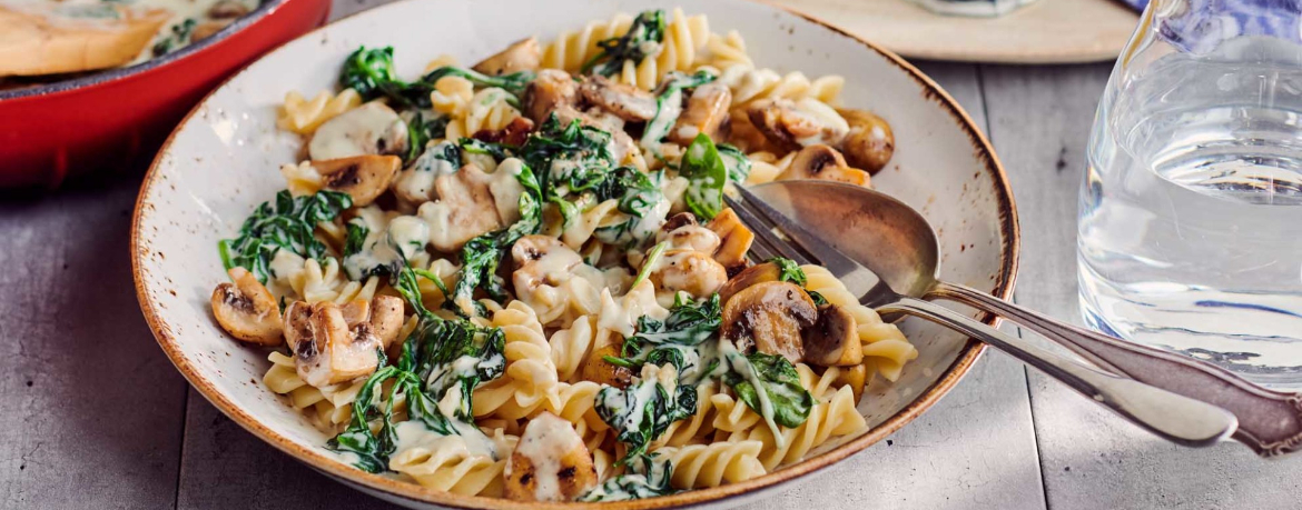 Fusilli in Sahnesoße mit Spinat und Pilzen für 4 Personen von lidl-kochen.de