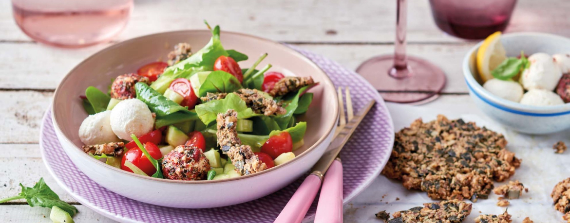 Salat mit Frischkäse-Bällchen und Müsli-Cracker für 4 Personen von lidl-kochen.de