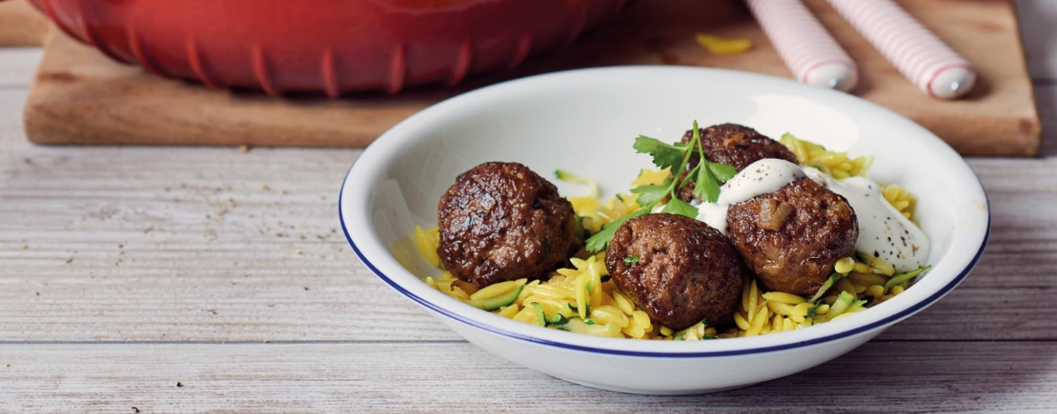 Frikadellen mit Zucchini-Kritharaki-Pfanne für 4 Personen von lidl-kochen.de