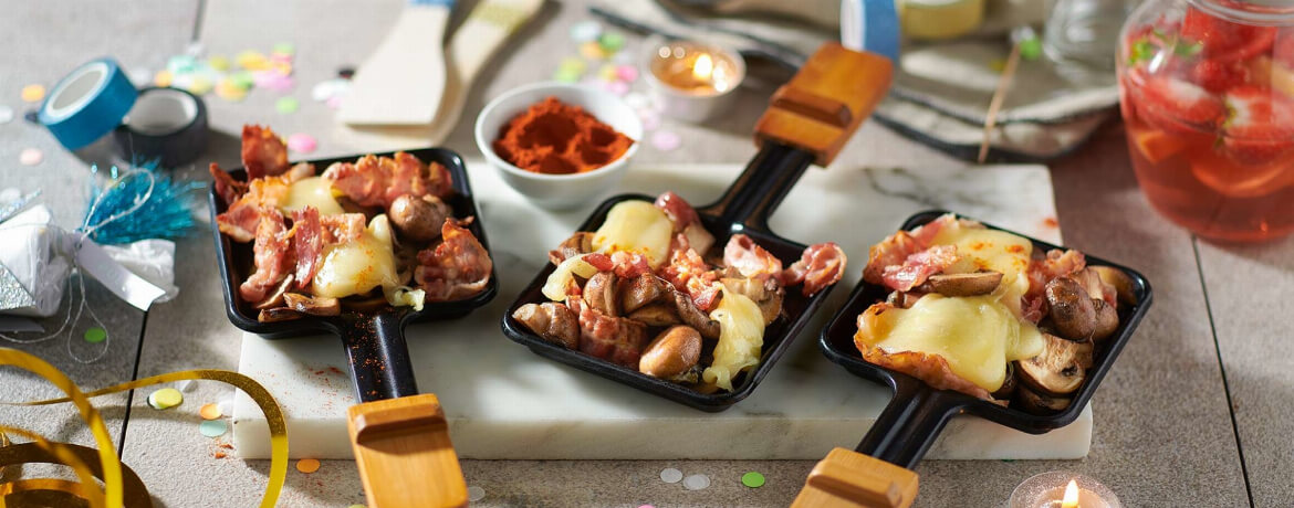 Raclette Pfännchen mit Pilzen und Speck-image