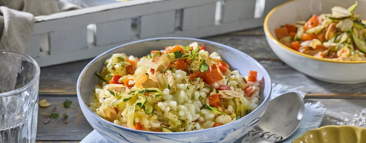 Crèmiges Paprikarisotto mit Zucchini und gebrannten Mandeln für 4 Personen von lidl-kochen.de