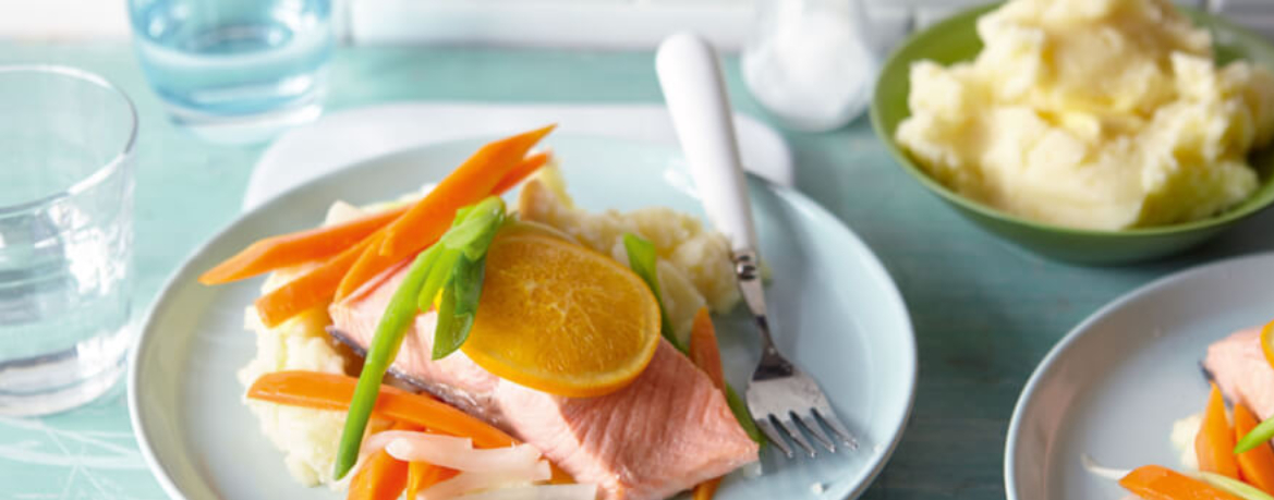 Gedämpfter Lachs an Meerrettich-Kartoffelpüree mit Karotten-Kohlrabi-Gemüse für 4 Personen von lidl-kochen.de