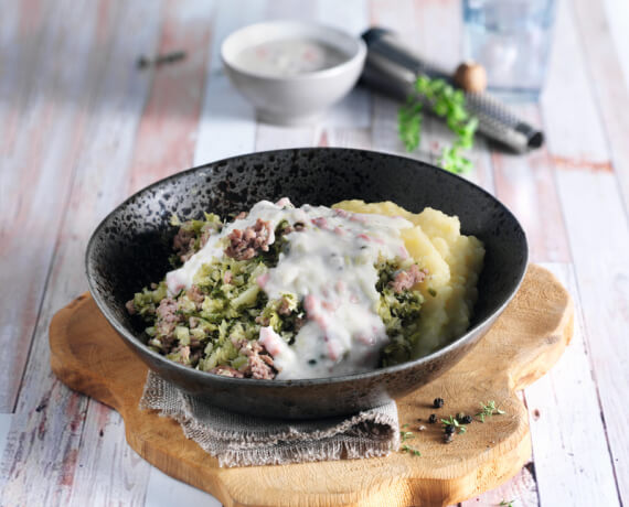 Kartoffelpüree mit Hackfleisch, Wirsing und Specksahne für 4 Personen von lidl-kochen.de