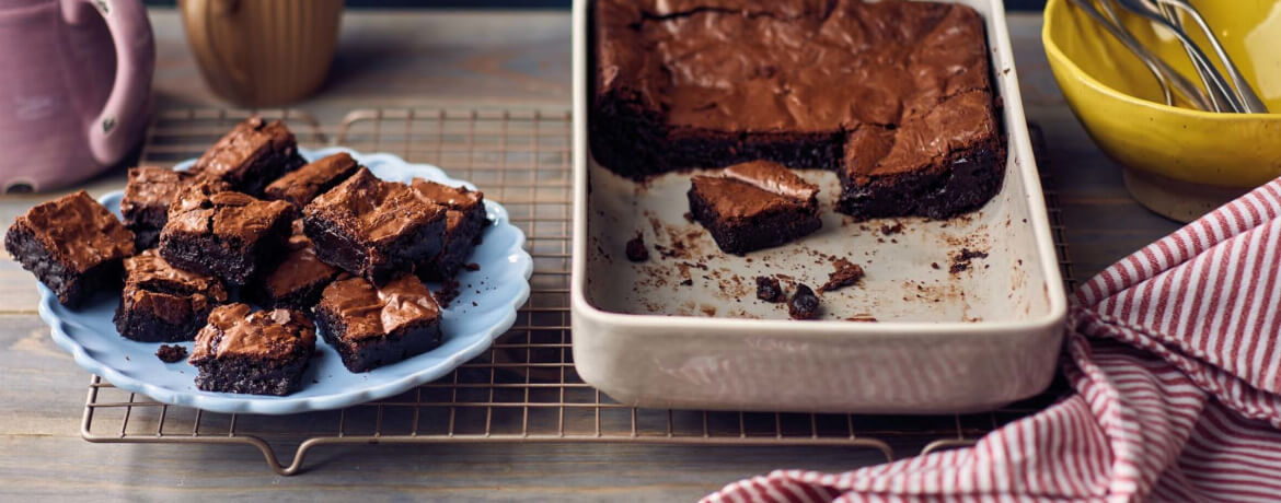 Rezept für Klassische Brownies » Über 2670x nachgekocht » 20min Zubereitung » 8 Zutaten » 300 kcal/Portion 