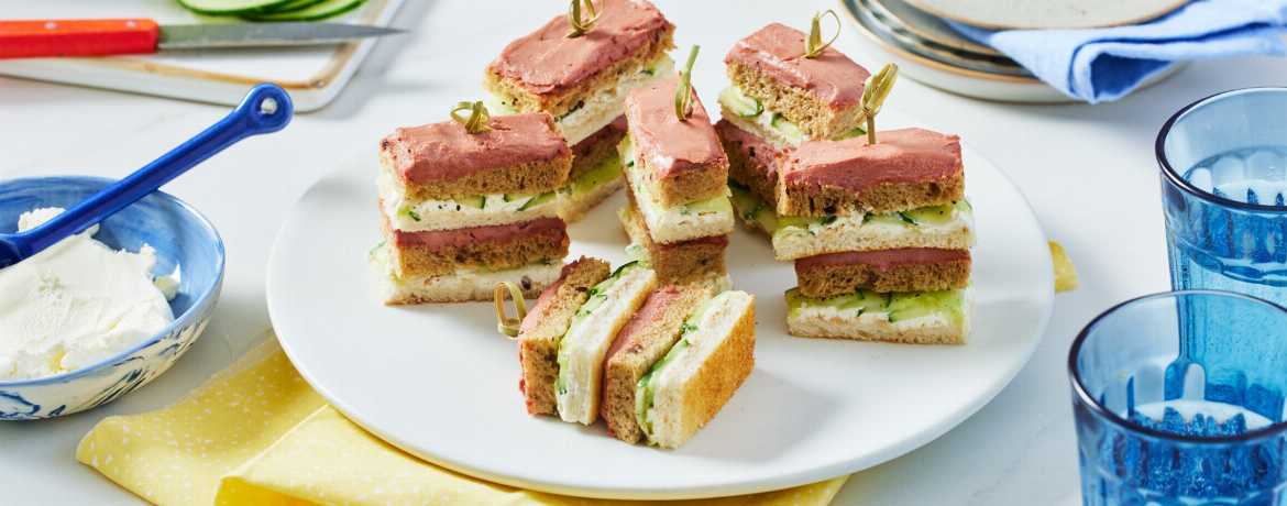 Sandwich-Türmchen mit Frischkäse und Leberwurst