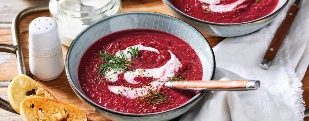 Rote-Bete-Suppe mit Dillcreme