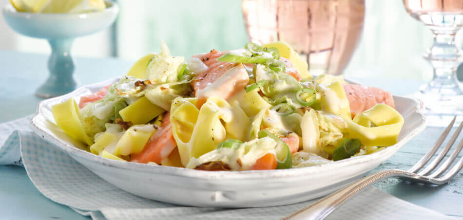 Bandnudeln Mit Gebratenem Lachs Und Zitronen Dillsauce — Rezepte Suchen