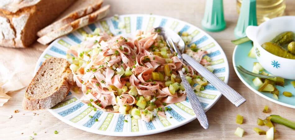 Wurstsalat mit zweierlei Gurken - Rezept | LIDL Kochen