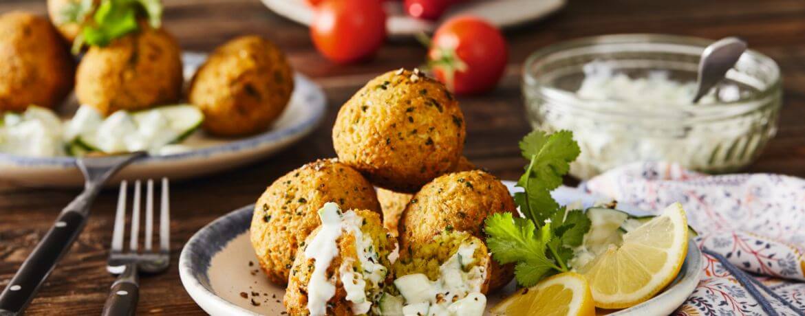 Vegane Falafel mit Sojaghurtdip - Monsieur Cuisine Rezept Vegane Falafel mit Sojaghurtdip - Monsieur Cuisine Rezept