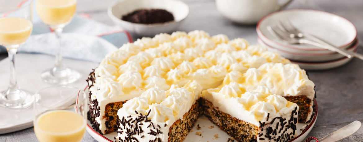 Eierlikörtorte Mit Nussboden Und Preisselbeerfüllung — Rezepte Suchen Eierlikörtorte Mit Nussboden Und Preisselbeerfüllung — Rezepte Suchen