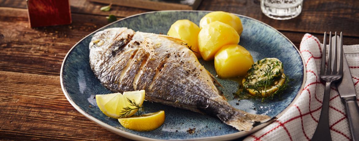 Dorade im Backofen mit Salzkartoffeln und Kräuterbutter für 4 Personen von lidl-kochen.de