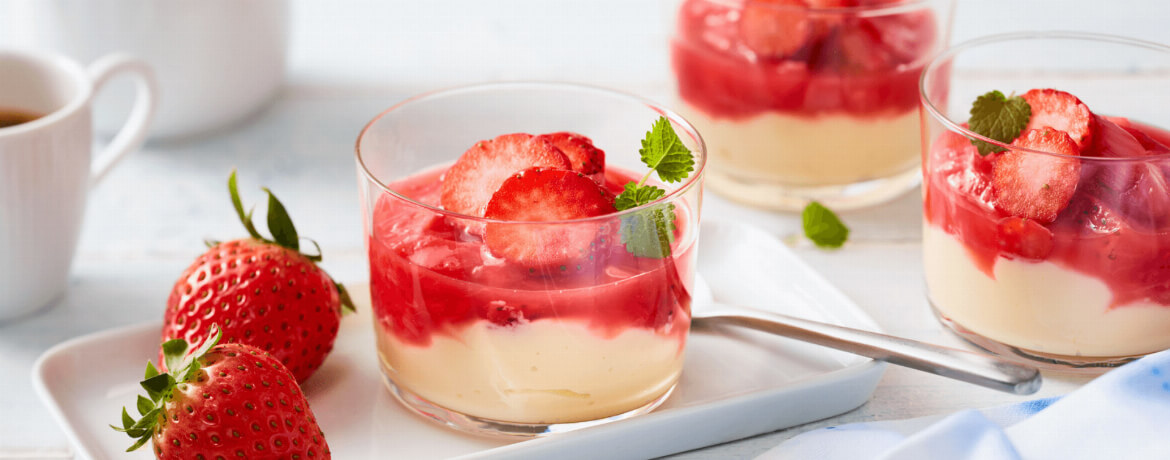 Vanillepudding mit Erdbeer-Rhabarber-Kompott