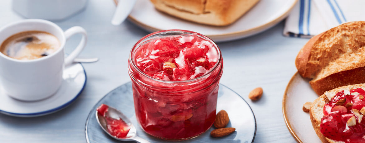 Rhabarber-Erdbeer-Konfitüre mit Mandeln