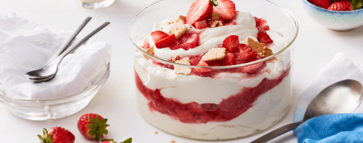 Quarkcreme mit Erdbeeren und Rhabarber für 4 Personen von lidl-kochen.de