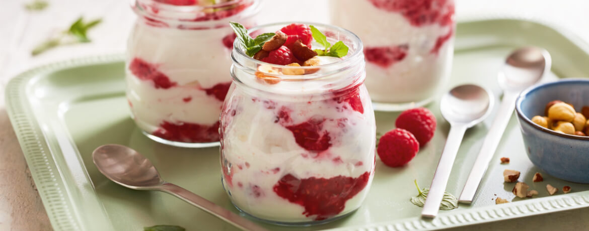 Quarkspeise mit Himbeeren und Haselnüssen - Rezept | LIDL Kochen