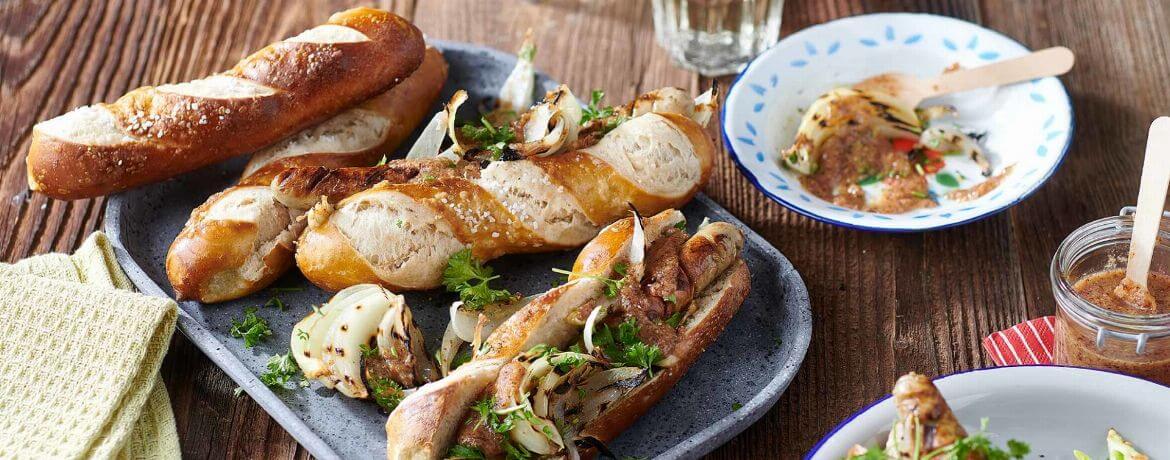Schnell & einfach Bratwurst-Hot-Dog mit Zwiebeln | LIDL Kochen