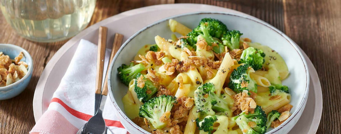 Nudeln mit veganer Käsesauce und Brokkoli-image