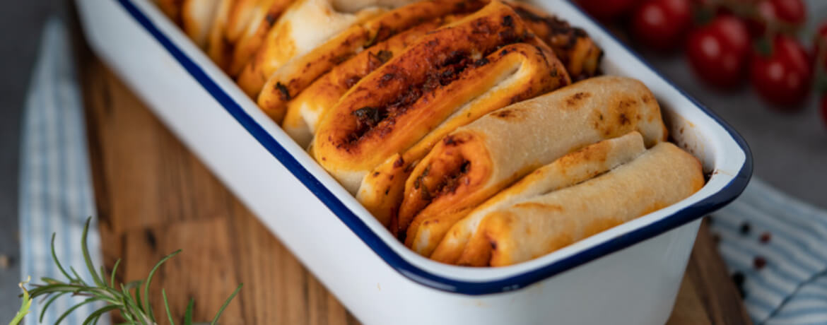 Zupfbrot mit Tomaten-Basilikum-Butter für 1 Personen von lidl-kochen.de