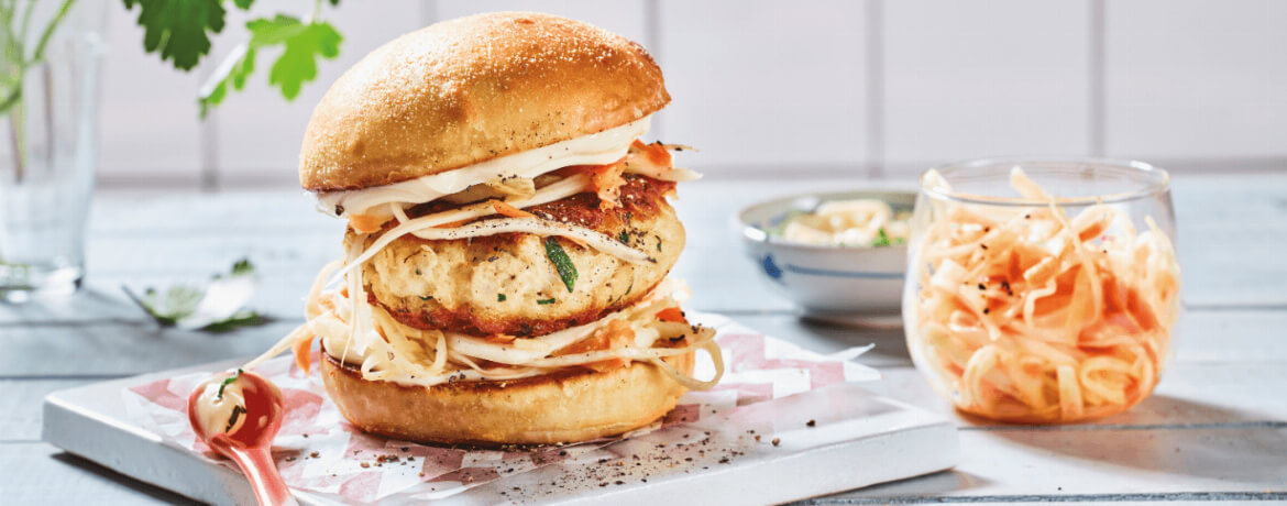 Fischburger mit Apfel-Kraut-Salat-image