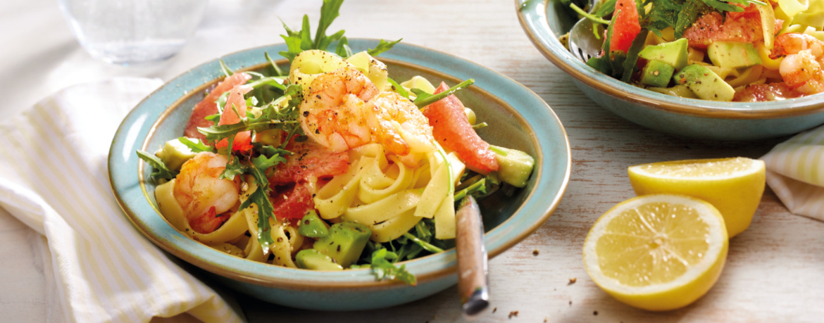 Tagliatelle-Salat mit Avocado und Garnelen für 4 Personen von lidl-kochen.de