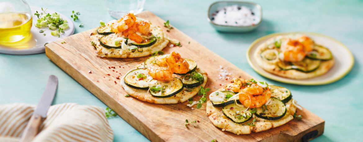 Kleine Flammkuchen mit Garnelen und Zucchini für 4 Personen von lidl-kochen.de
