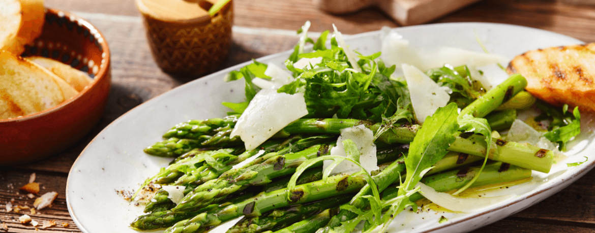 Gebratener grüner Spargel mit Manchego für 4 Personen von lidl-kochen.de