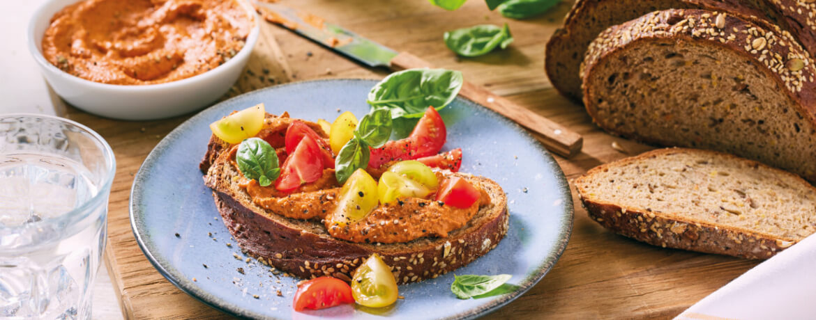 Brot mit Tomate-Aufstrich - Rezept | LIDL Kochen
