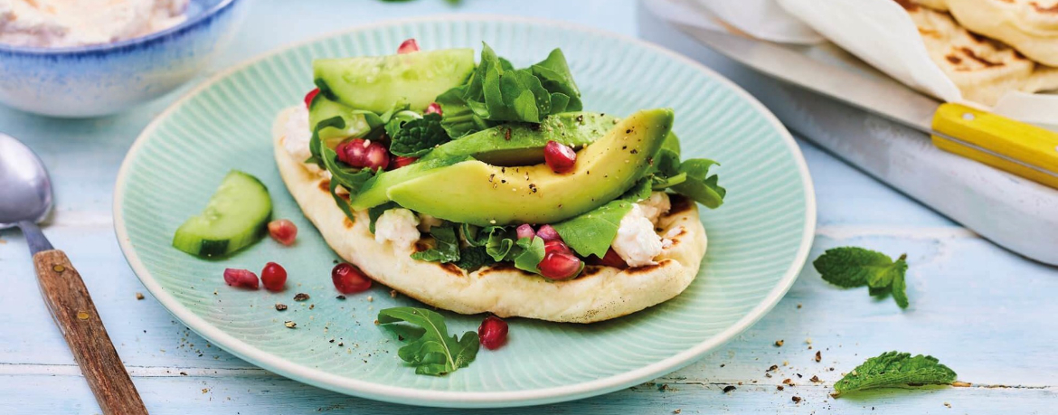 Fladbread - Fladenbrot mit Feta-Creme und Rucola-Gurkensalat für 4 Personen von lidl-kochen.de