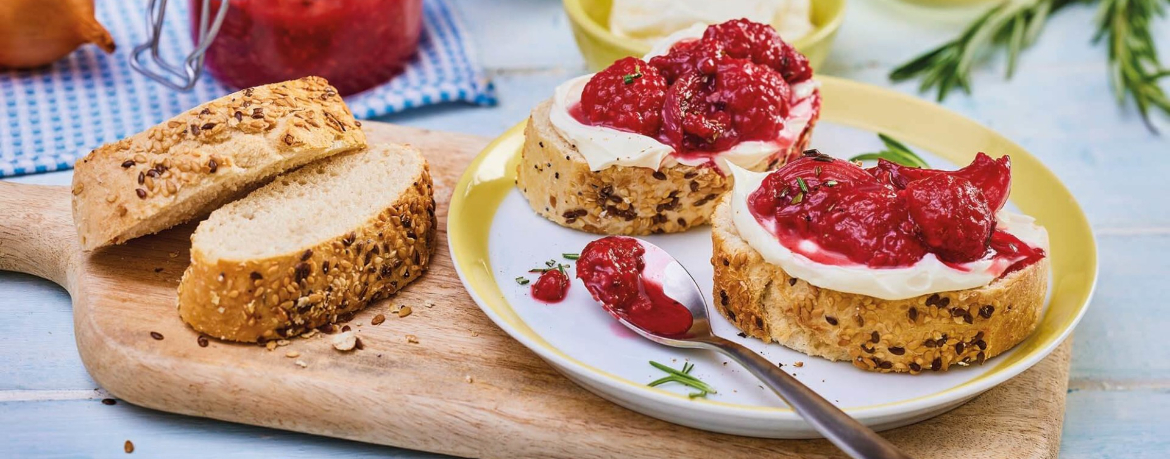 Brötchen mit Himbeer-Rosmarin-Sugo für 4 Personen von lidl-kochen.de