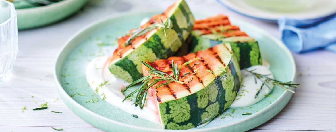 Wassermelone mit Honig-Joghurt und frittiertem Rosmarin für 4 Personen von lidl-kochen.de