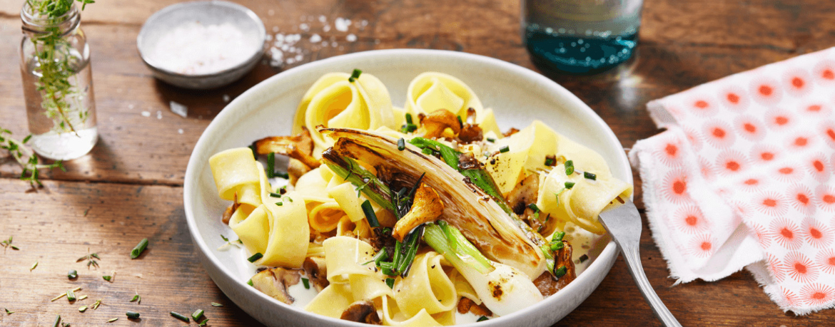 Cremiges Pilzragout auf Pappardelle, dazu Karamell-Chicorée für 4 Personen von lidl-kochen.de