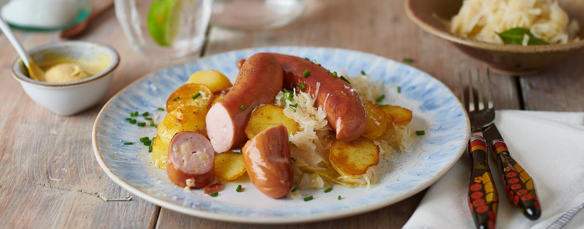 Käsebratwurst mit Sauerkraut und Bratkartoffeln für 4 Personen von lidl-kochen.de