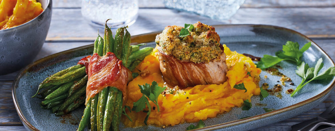 Schweinefilet mit Maronenkruste, Kürbispüree und Speckbohnen | Recipe Cart
