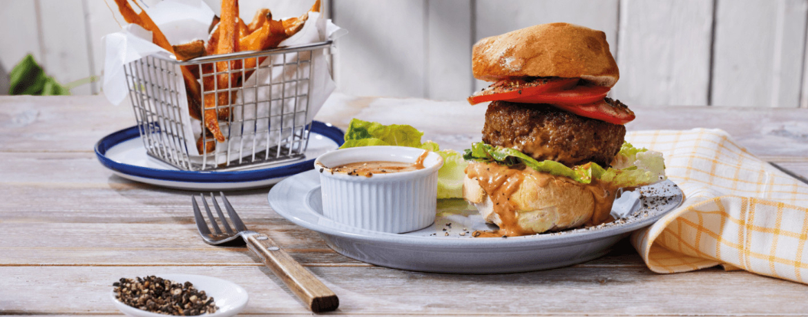 Hausgemachte Burger mit Süßkartoffelpommes für 4 Personen von lidl-kochen.de