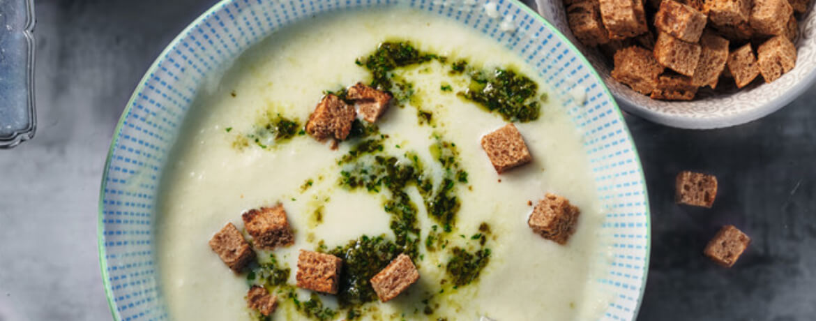 Blumenkohl-Suppe mit Frühlingskräuter-Pesto für 4 Personen von lidl-kochen.de