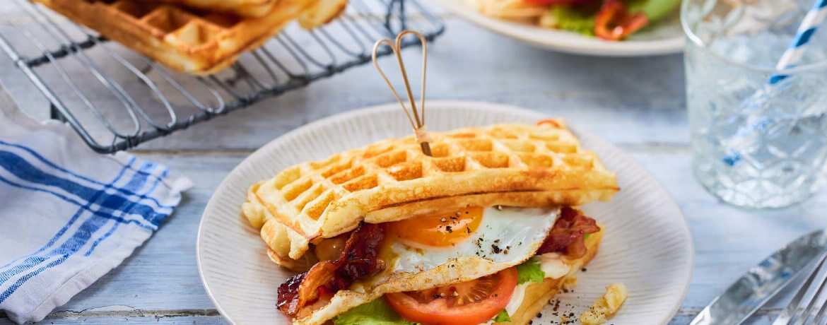 Herzhafte Waffeln mit Spiegelei und Bacon-image