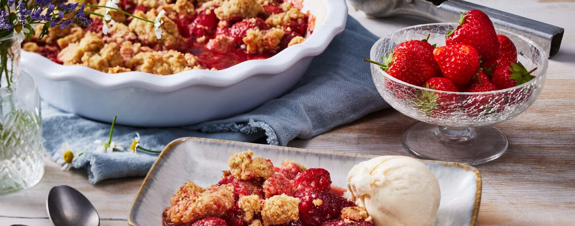 Erdbeer-Crumble mit Vanilleeis - Rezept | LIDL Kochen