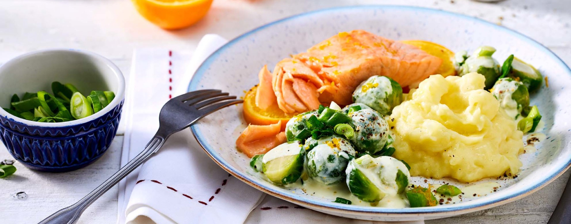 Auf Orangen gegarter Lachs an cremigem Rosenkohl und Kartoffelpüree für 4 Personen von lidl-kochen.de
