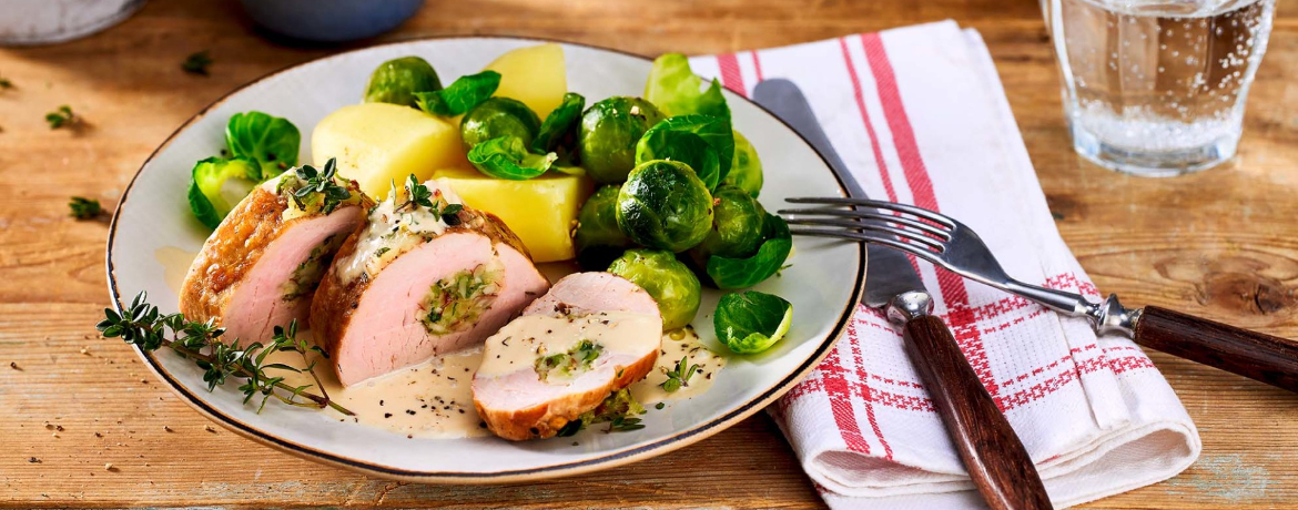 Mit Käse gefülltes Schweinefilet zu Rosenkohl und Kartoffeln für 4 Personen von lidl-kochen.de