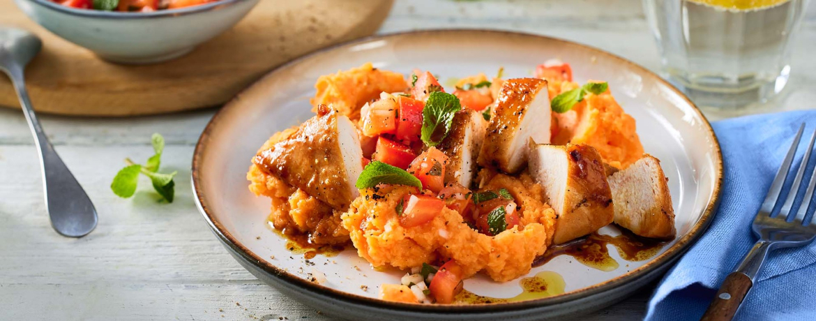 Gebratene Hähnchenbrust mit Süß-Kartoffelpüree an Tomaten-Minz-Salsa für 4 Personen von lidl-kochen.de