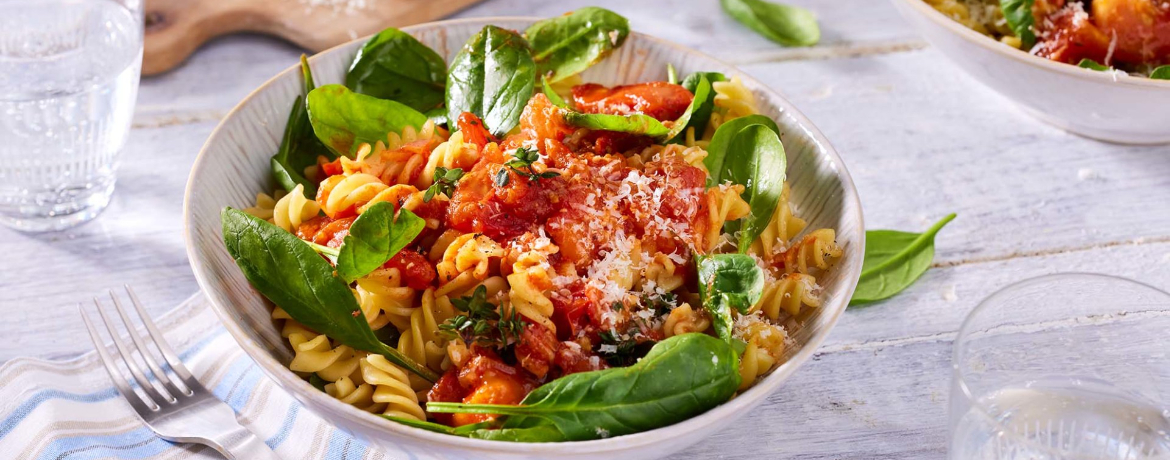 Fusilli in selbstgemachter Tomatensauce mit Spinat für 4 Personen von lidl-kochen.de