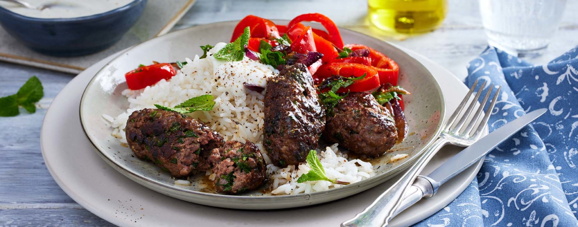 Petersilien-Minz-Köfte mit geschmorter Paprika, Joghurt-Limetten-Dip und Langkornreis für 4 Personen von lidl-kochen.de