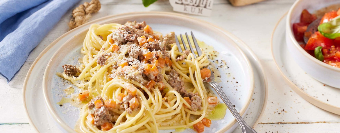Spaghetti mit weißer Bolognese und Tomatensalat für 4 Personen von lidl-kochen.de