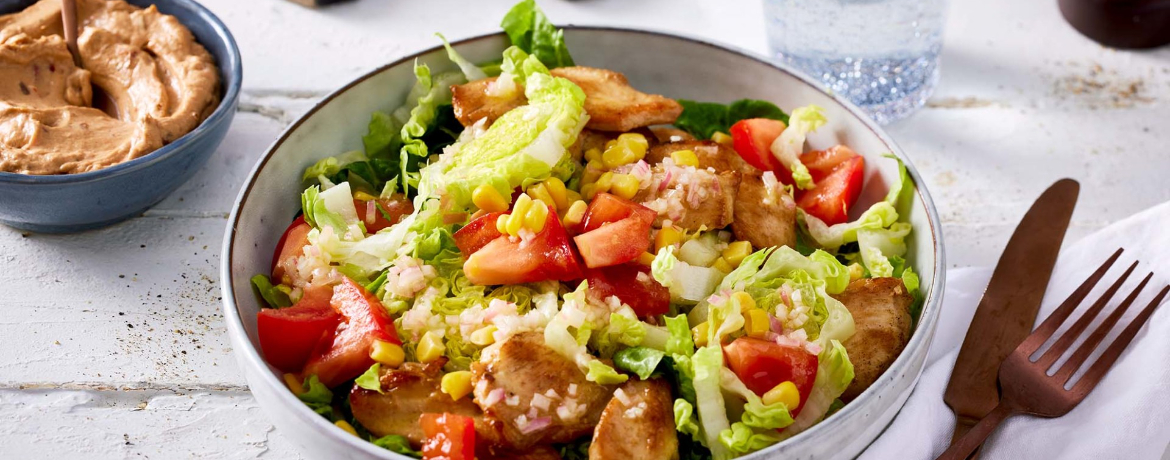 Hähnchenstreifen mit BBQ-Dip auf buntem Salat für 4 Personen von lidl-kochen.de