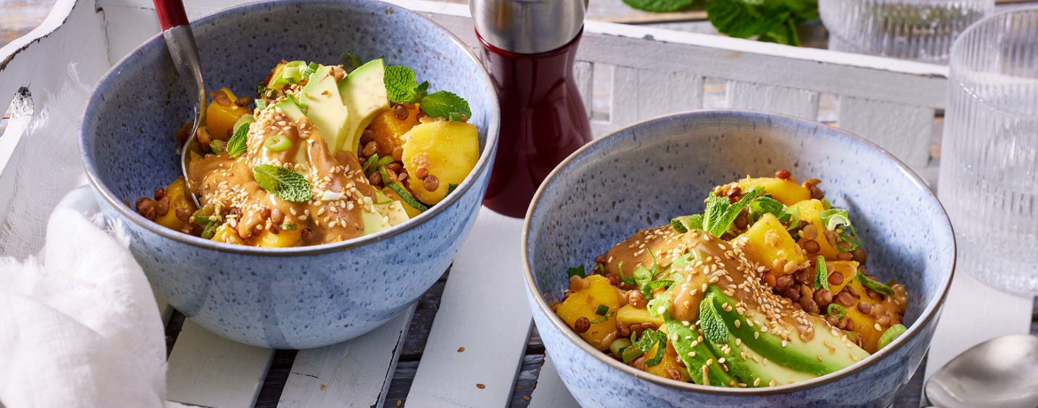 Linsen-Bowl mit Mango, Avocado und Erdnussdressing für 4 Personen von lidl-kochen.de
