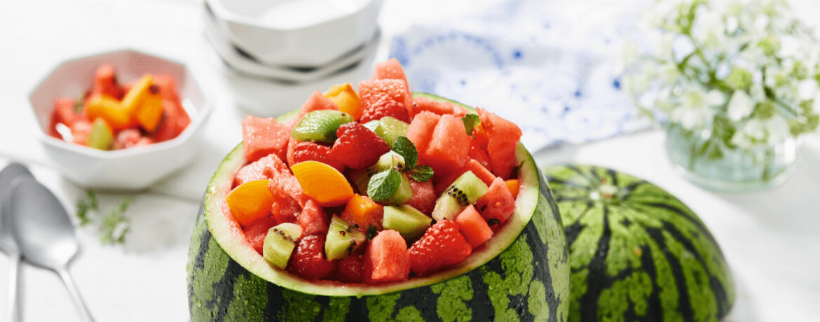 Obstsalat in Melonenschüssel für 4 Personen von lidl-kochen.de