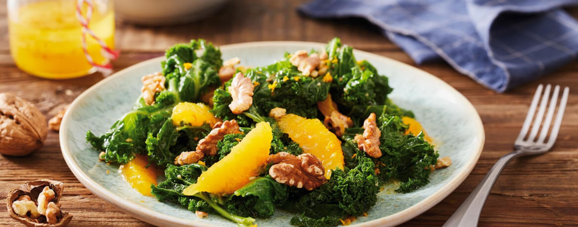 Grünkohl-Orangen-Salat mit gerösteten Walnüssen-image